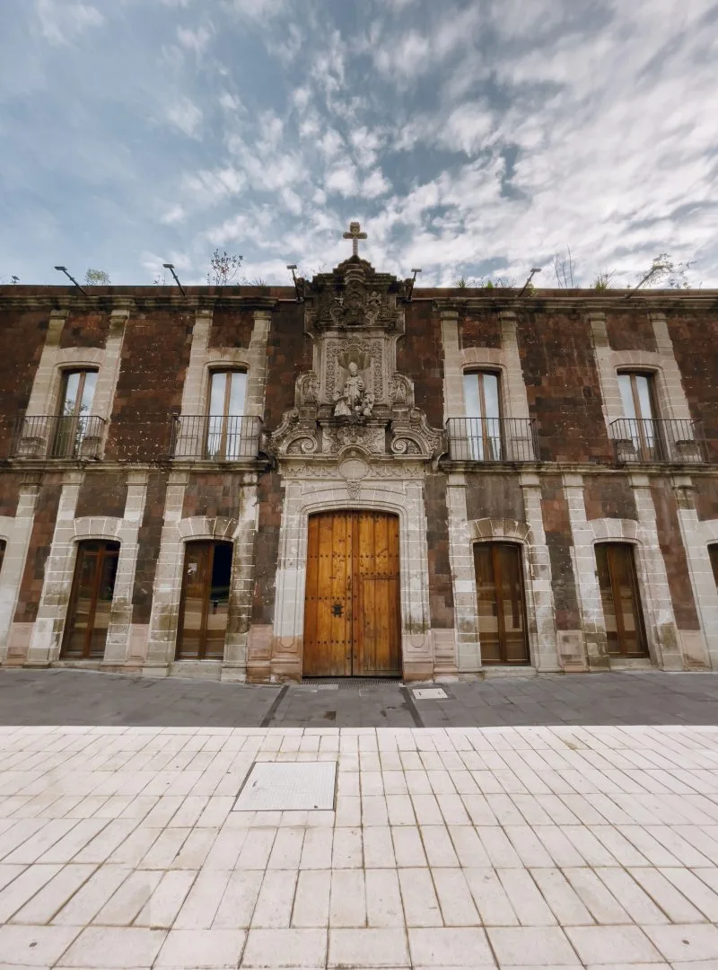 Fachada del Museo Kaluz sobre Av. Hidalgo